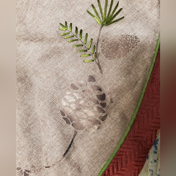 Vintage Christmas tree skirt - Picture 2 of 5